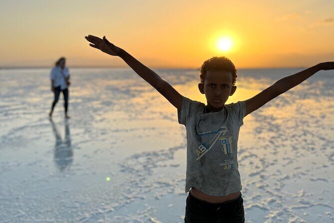 3 Days 2 Nights Small Group Danakil Depression Tours - Day 2: Dallol Geothermal Wonders, Breakfast Near Caves, Lake Karum, And Salt Miners