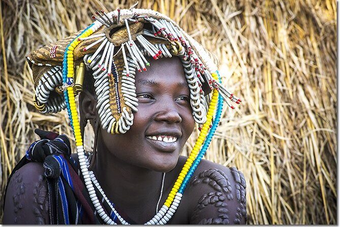 6 day Omo ValleyTours - Day 2 in Turmi: Kara people by the Omo River and face/body painting