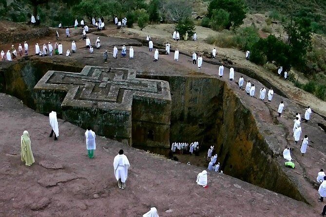 6 Days Lalibela, Omo Valley and Harar - Harar city living: walled streets and the hyena feeding