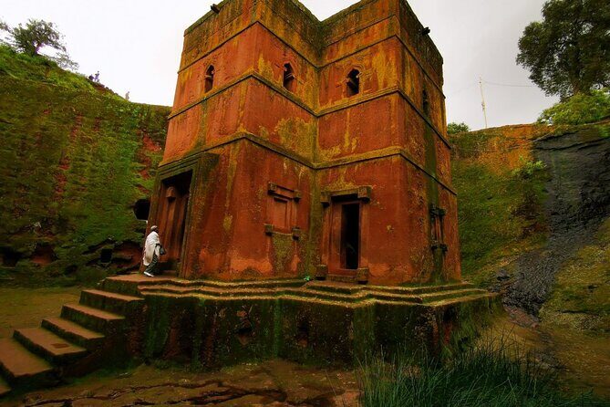 Lalibela churches , church museum & Yemrehan kirstose ( cave church) - Yemrehane Kirstos: the cave church built into the older natural world
